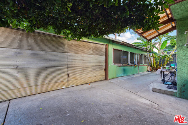 220 N Burlington Avenue, Los Angeles CA: https://media.crmls.org/mediaz/de46119e-d6c5-4571-97f8-60edd3650e9b.jpg