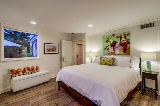 7651 Country Club Drive, La Jolla CA: https://media.crmls.org/mediaz/de461b3e-56e5-4be1-a7f2-783cd938fe41.jpg