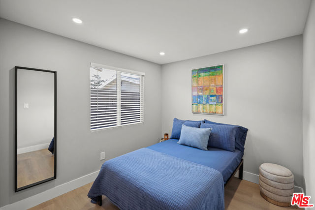 7337 5th Avenue, Los Angeles CA: https://media.crmls.org/mediaz/de4632b4-5271-48ab-b3ff-769c26cca664.jpg