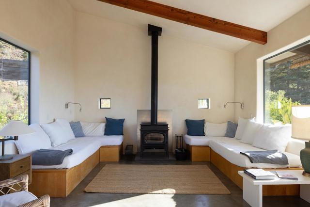47320 Highway 1, Big Sur CA: https://media.crmls.org/mediaz/de46679b-73f1-4c81-abb9-88788352214c.jpg