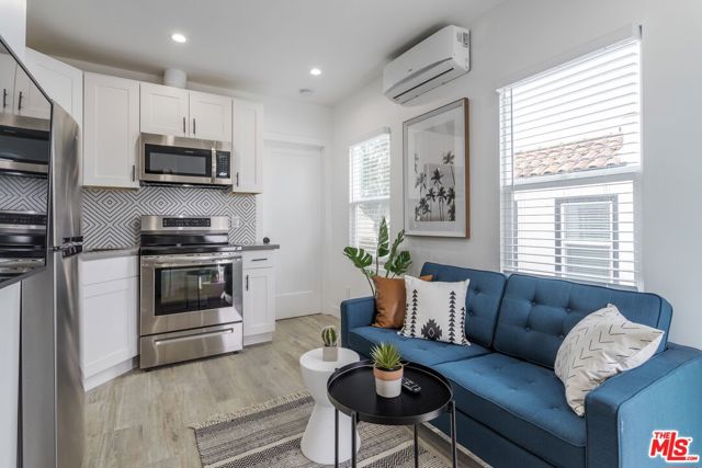 329 N Alexandria Avenue, Los Angeles CA: https://media.crmls.org/mediaz/de466e33-299d-44fd-ae79-8a6966a526ef.jpg