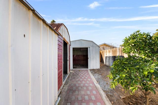 641 Main Street, Soledad CA: https://media.crmls.org/mediaz/de4697e5-1948-4eff-9050-e96caad620f0.jpg