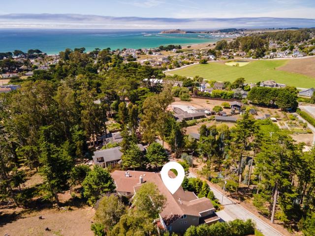 590 Miramar Drive, Half Moon Bay CA: https://media.crmls.org/mediaz/de46cd3b-8abf-4830-9b82-a773ef9567d0.jpg