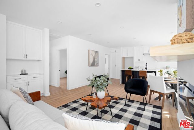 1050 W 48th Street, Los Angeles CA: https://media.crmls.org/mediaz/de470824-37eb-4558-98ed-33ebac5b378b.jpg