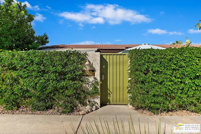 1475 E Amado Road, Palm Springs CA: https://media.crmls.org/mediaz/de470c2d-6ccc-4ec9-83e0-c711f5a39b0a.jpg