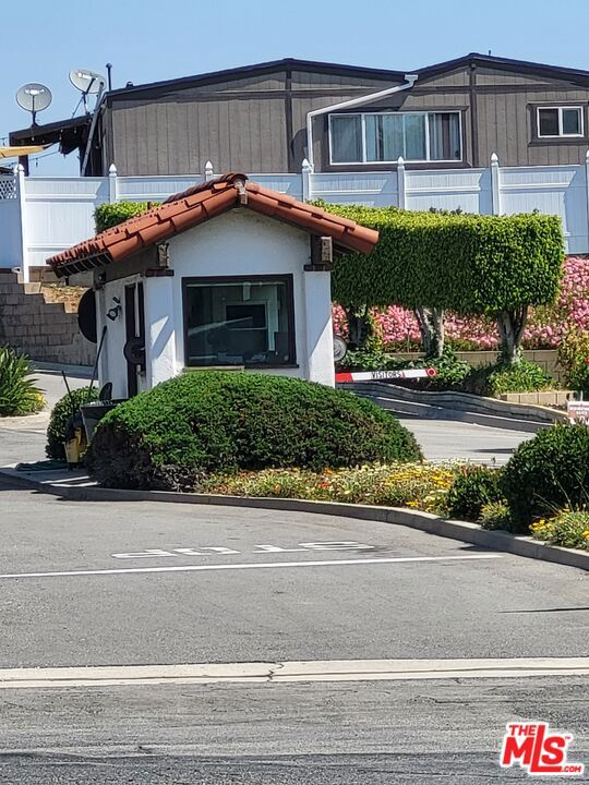 2601 E Victoria Street, Rancho Dominguez CA: https://media.crmls.org/mediaz/de474b58-431d-451e-a2ae-8e1bf90bba82.jpg