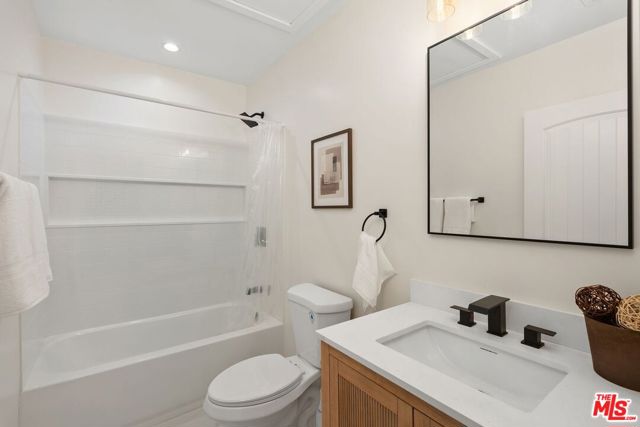 6916 Bellingham Avenue, North Hollywood CA: https://media.crmls.org/mediaz/de47bfb4-ae94-4828-a2f3-ecb9ac6e8804.jpg