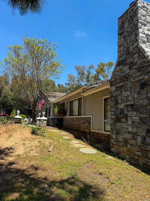 3048 Jason Road, Fallbrook CA: https://media.crmls.org/mediaz/de47d5e0-05ae-4753-9196-8d71d8646b9d.jpg