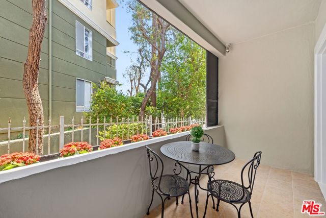 8724 Shoreham Drive, West Hollywood CA: https://media.crmls.org/mediaz/de47fab6-6d02-45d9-8893-73f1d25eb81b.jpg