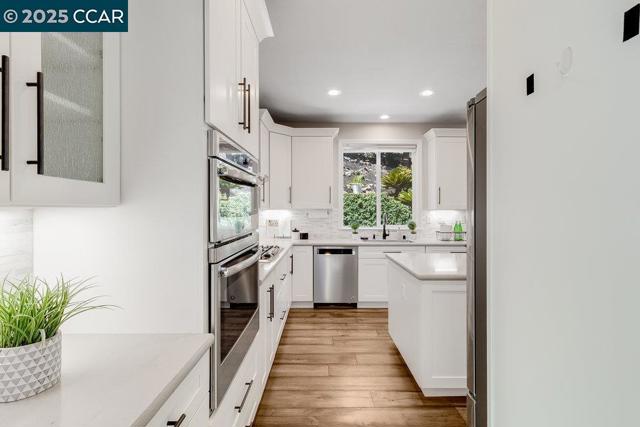 113 St Laurent Ct, Martinez CA: https://media.crmls.org/mediaz/de480255-f599-49b8-a2bd-96b21c9fa682.jpg