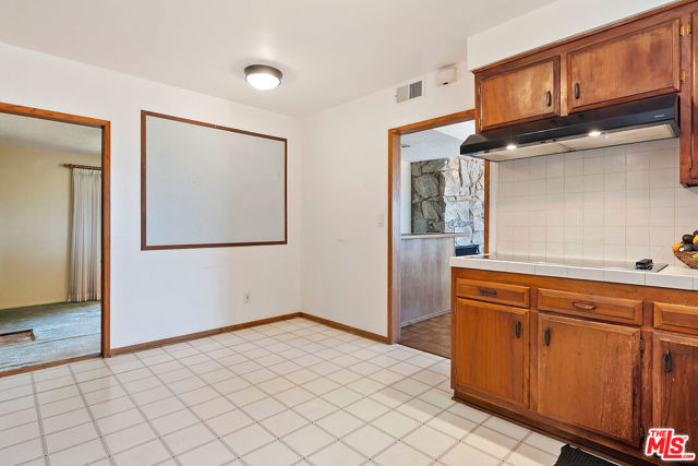 16840 Oak View Drive, Encino CA: https://media.crmls.org/mediaz/de48a98d-4ced-4d1b-b54f-532b63a01cd1.jpg