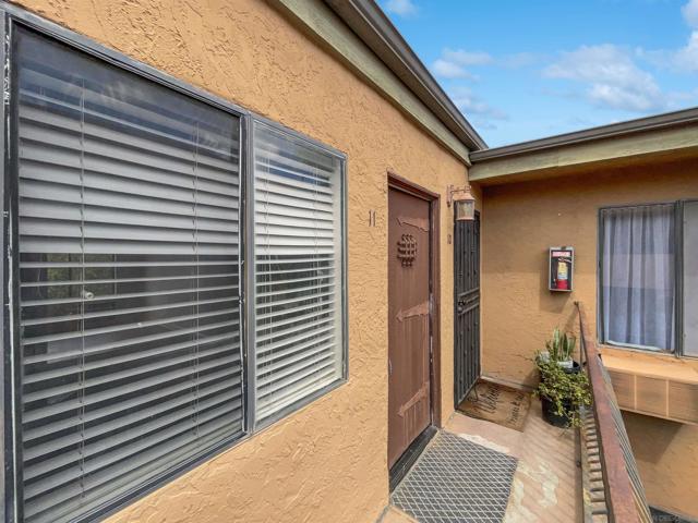 4520 51St St, San Diego CA: https://media.crmls.org/mediaz/de48b122-ede4-4ea2-9607-ed975d4122e3.jpg