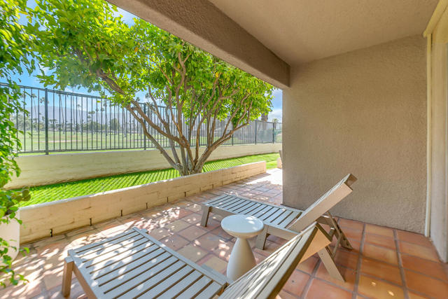 73879 Club Circle Dr, Palm Desert CA: https://media.crmls.org/mediaz/de49c8fb-b2d7-4a5e-9b1f-c339fc6b8773.jpg