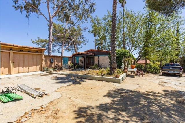 31659 61 Rocking Horse Rd, Escondido CA: https://media.crmls.org/mediaz/de4a274b-5f1e-43b7-9396-ada096b99e85.jpg