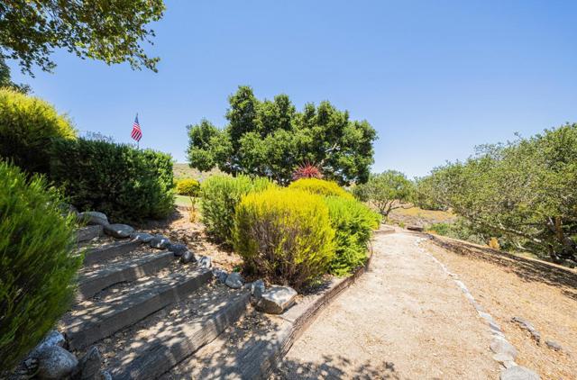 15847 Pleasant Valley Lane, Salinas CA: https://media.crmls.org/mediaz/de4ac25a-84af-4e96-bb95-421453461154.jpg