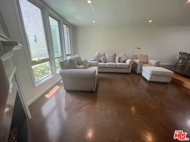 23502 Coso, Mission Viejo CA: https://media.crmls.org/mediaz/de4ac871-04c2-4eb5-8345-ce2e014552f5.jpg