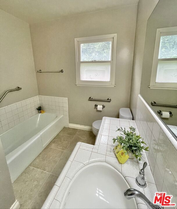 11616 Francis Place, Los Angeles CA: https://media.crmls.org/mediaz/de4ad896-223a-4263-9f2d-dca07512efda.jpg