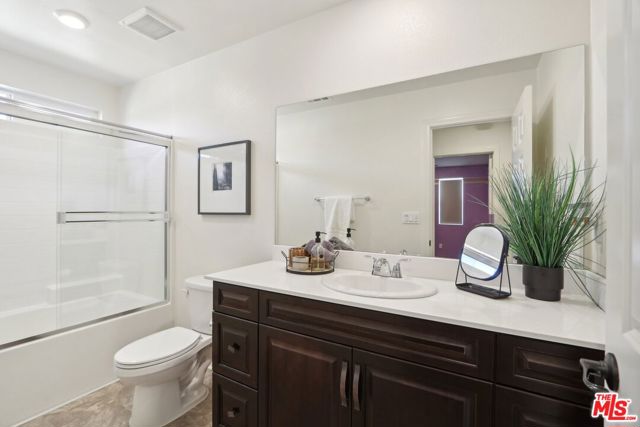 19317 Bension Drive, Santa Clarita CA: https://media.crmls.org/mediaz/de4b1573-90b2-4613-a35f-ab856bb5f58d.jpg