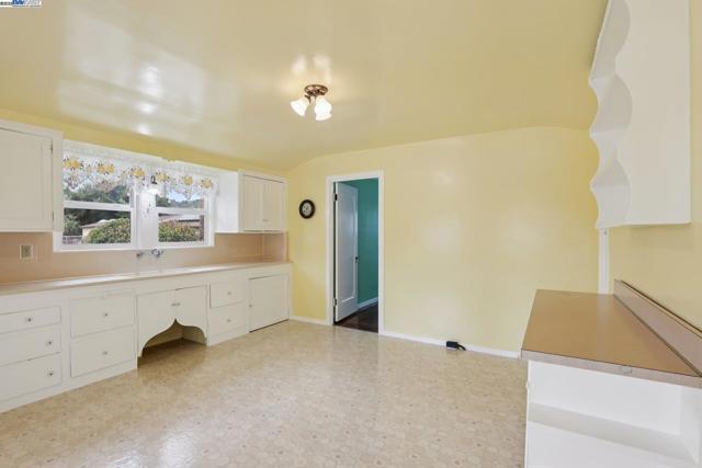 11768 Main St, Sunol CA: https://media.crmls.org/mediaz/de4b45d6-4fbc-42c8-9047-d0a93a3cd57f.jpg