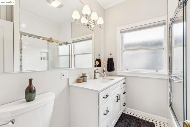 952 Kingston Ave, Piedmont CA: https://media.crmls.org/mediaz/de4b92f2-de77-45d4-ae95-a41a0711617c.jpg