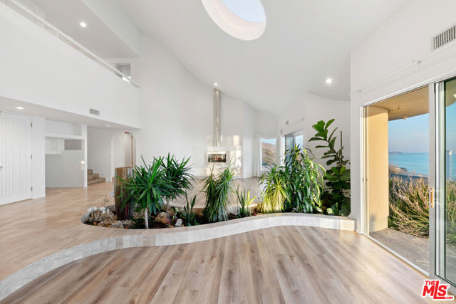 32215 Pacific Coast Highway, Malibu CA: https://media.crmls.org/mediaz/de4ba221-6b4a-4939-8b37-64d69cd9b3ce.jpg