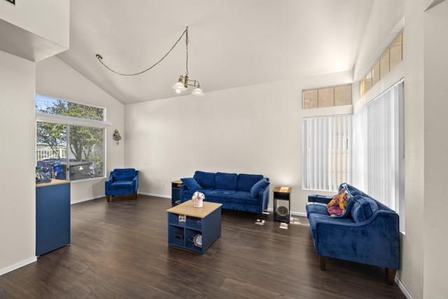 845 RIDGEWATER DR, Chula Vista CA: https://media.crmls.org/mediaz/de4ca61e-b649-4dd8-ba5e-2aed107f7811.jpg