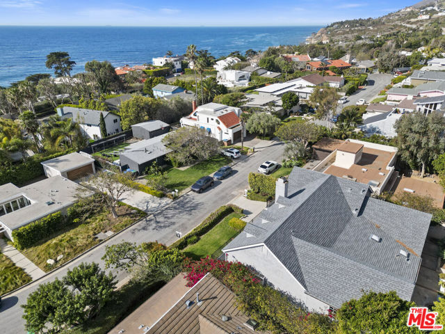 31763 Cottontail Lane, Malibu CA: https://media.crmls.org/mediaz/de4cd63d-ad04-4e13-91bc-55a1f6f55e1f.jpg