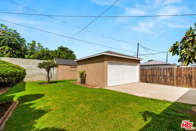 3961 W 64th Street, Los Angeles CA: https://media.crmls.org/mediaz/de4d92dd-cfba-46c3-8116-ddd4aef896f7.jpg