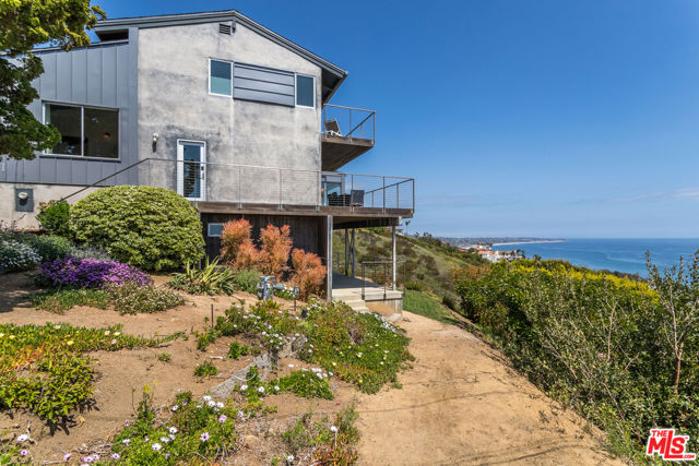 32701 Vista De Los Ondas Street, Malibu CA: https://media.crmls.org/mediaz/de4d9b1a-3797-4dea-8fb6-2bf839c69590.jpg