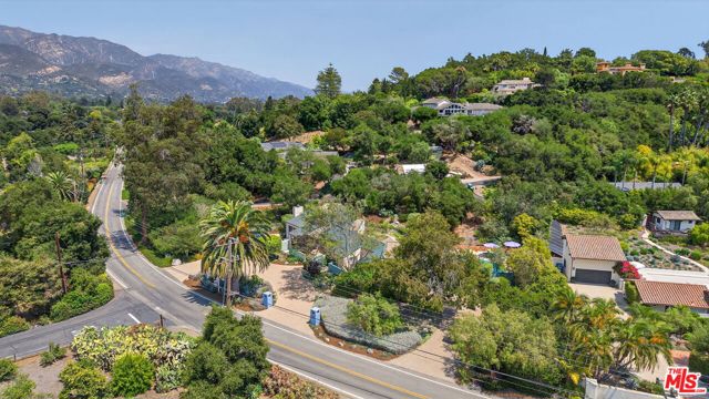 520 Barker Pass Road, Santa Barbara CA: https://media.crmls.org/mediaz/de4e704d-c29b-4819-926c-d807667a4b2a.jpg
