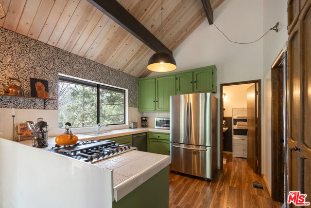26645 Lake Forest Drive, Twin Peaks CA: https://media.crmls.org/mediaz/de4e7793-e206-4dca-a4f7-43a8fbf1fd01.jpg