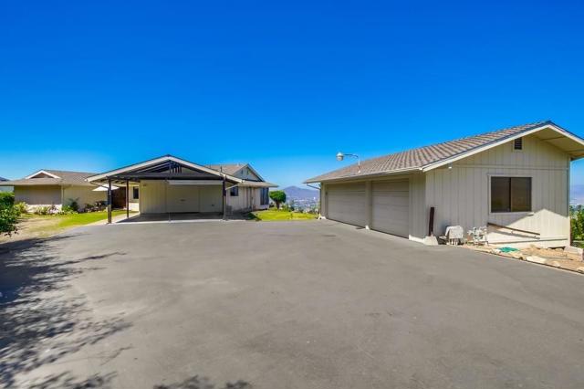 4742 Mount Helix Drive, La Mesa CA: https://media.crmls.org/mediaz/de4f1011-dc62-470a-af7c-60f773fae341.jpg