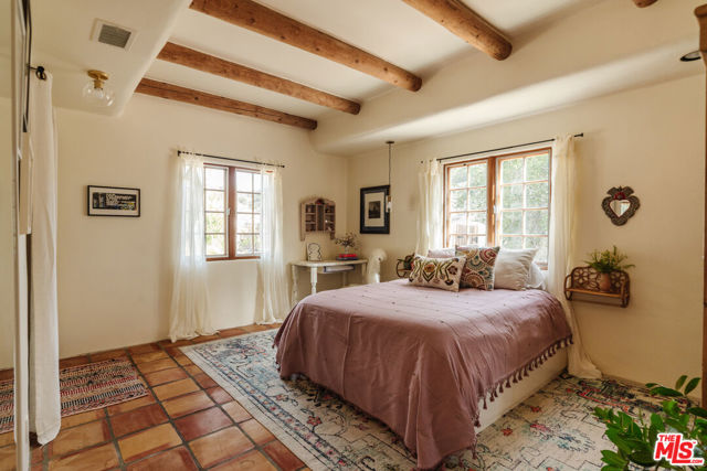2865 Marquette Drive, Topanga CA: https://media.crmls.org/mediaz/de4f7a80-4788-47e0-8015-77c340ac9779.jpg
