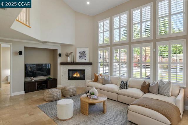 9662 Velvet Leaf Cir, San Ramon CA: https://media.crmls.org/mediaz/de4fb1b6-6cd3-4a0a-8d5b-739d3da68831.jpg