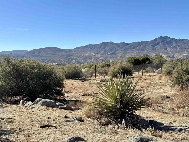 1 Geneva Heights, Mountain Center CA: https://media.crmls.org/mediaz/de503c03-5c9a-4c36-827c-5257d7edf935.jpg