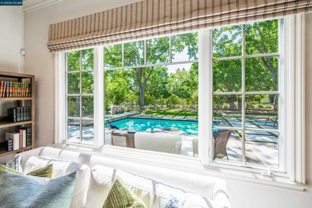 Image 23 of 61 For 53 Hidden Oaks Dr