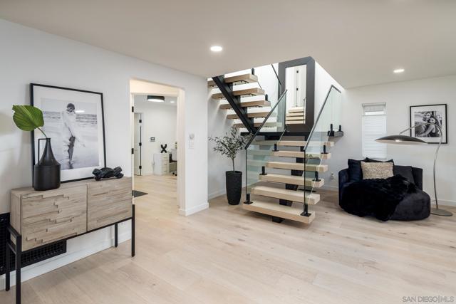 7570 Cabrillo Ave, La Jolla CA: https://media.crmls.org/mediaz/de5165ef-013d-43a6-adbb-d6926ecbc79c.jpg