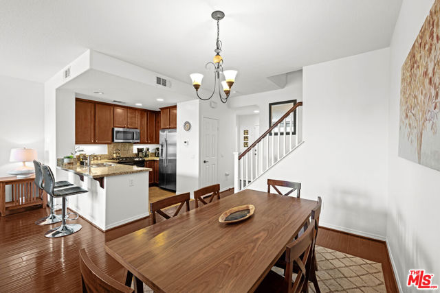 28504 Pietro Drive, Valencia CA: https://media.crmls.org/mediaz/de51b39f-8f22-4d6e-aff8-6b0e265a26ce.jpg