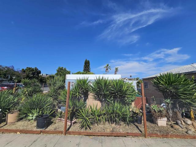 1135 41 26th Street, San Diego CA: https://media.crmls.org/mediaz/de52674b-3479-43c8-810d-ccdc21020e3f.jpg