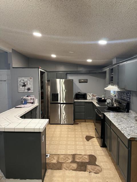 1204 Shore Garden Street, Thermal CA: https://media.crmls.org/mediaz/de526da6-bb97-477e-9f1f-c60161c48b63.jpg