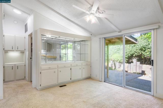 1201 Monument Blvd, Concord CA: https://media.crmls.org/mediaz/de527f31-f8e7-4f3b-81e5-48d45873aed9.jpg
