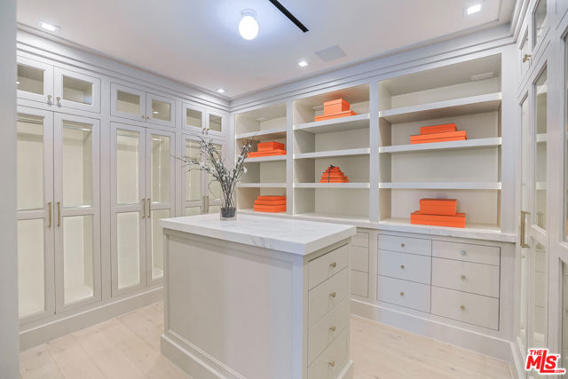 Image 29 of 38 For 1072 Amalfi Drive