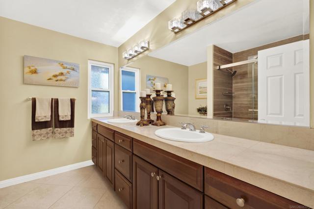 17233 Cuvee Ct, Poway CA: https://media.crmls.org/mediaz/de52a28d-8c49-4938-86af-1d2f370ee634.jpg
