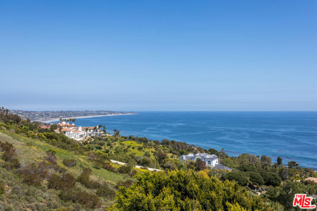 32701 Vista De Los Ondas Street, Malibu CA: https://media.crmls.org/mediaz/de52babd-6db3-4890-b60f-3fc10807d48f.jpg