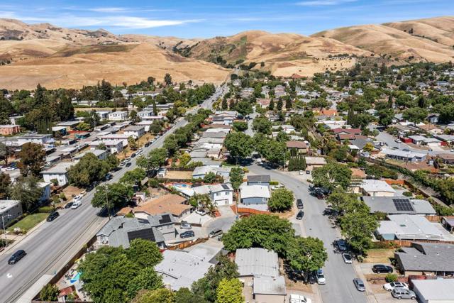1549 Jupiter Way, Milpitas CA: https://media.crmls.org/mediaz/de52cb61-47e1-4463-96bb-7dac99700fb4.jpg