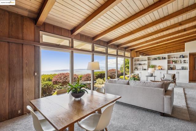 1 Garden Dr, Kensington CA: https://media.crmls.org/mediaz/de52d079-3c31-4b06-9ed5-f2e0a2cf2a41.jpg