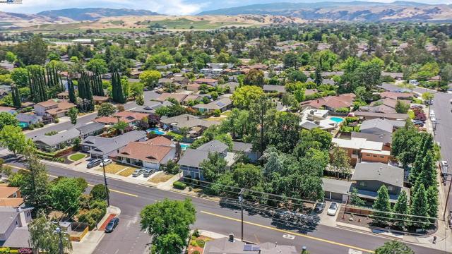 2211 College Avenue, Livermore CA: https://media.crmls.org/mediaz/de53d35a-c62c-420c-bf0e-049202056d23.jpg
