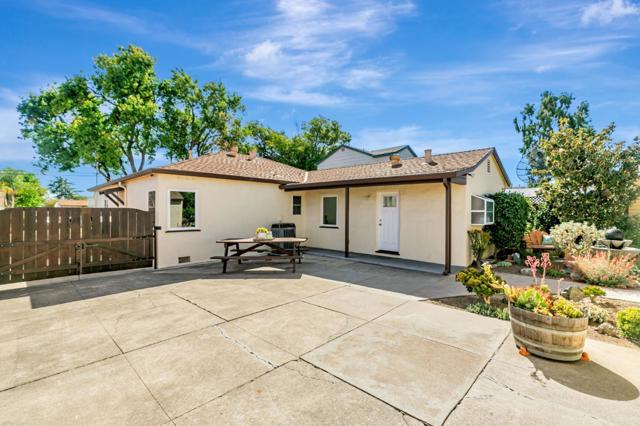 86 S Cragmont Avenue, San Jose CA: https://media.crmls.org/mediaz/de5450ce-a87b-4aec-8107-8db0cbba4d88.jpg