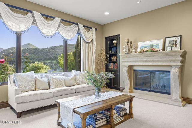 82 Queens Garden Drive, Thousand Oaks CA: https://media.crmls.org/mediaz/de545fbc-062f-4882-8d23-3ee7dc7b8bc9.jpg