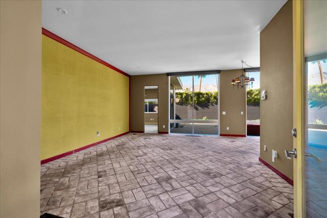 130 W Racquet Club Road #511, Palm Springs, CA 92262